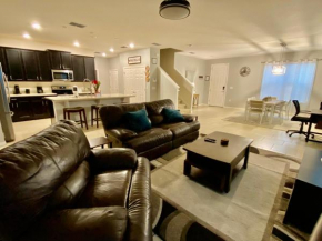 Stylish 5 bedroom home close to all theme parks